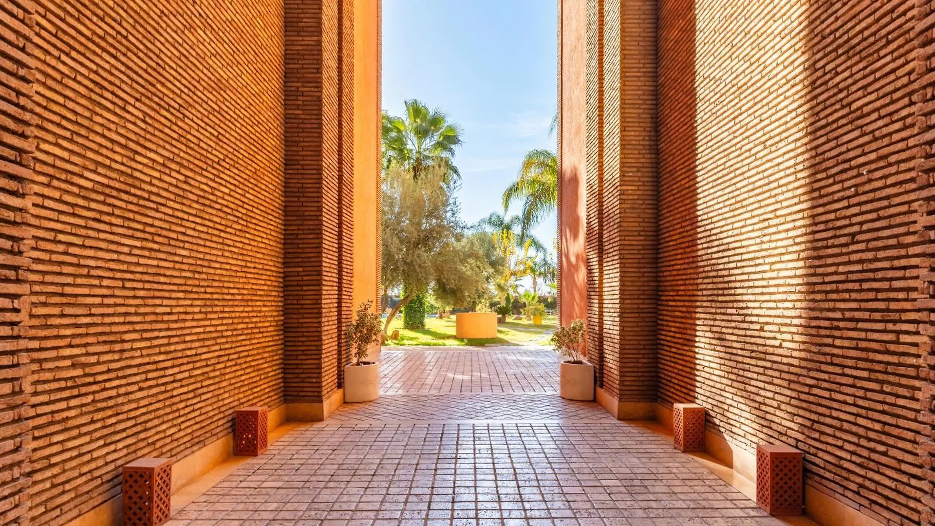 Colle A La Menara Mall Avec Piscine Au Centre Marrakesz Maroko